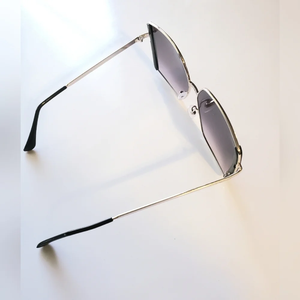 N/A stylish square